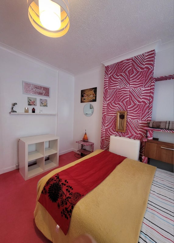 Room Flemington Street in Glasgow