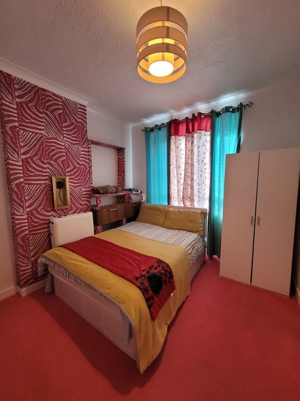 Room Flemington Street in Glasgow