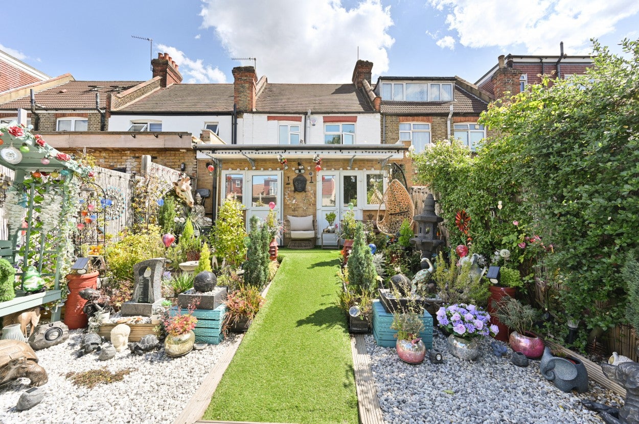 House Lyndhurst Road in Greater London