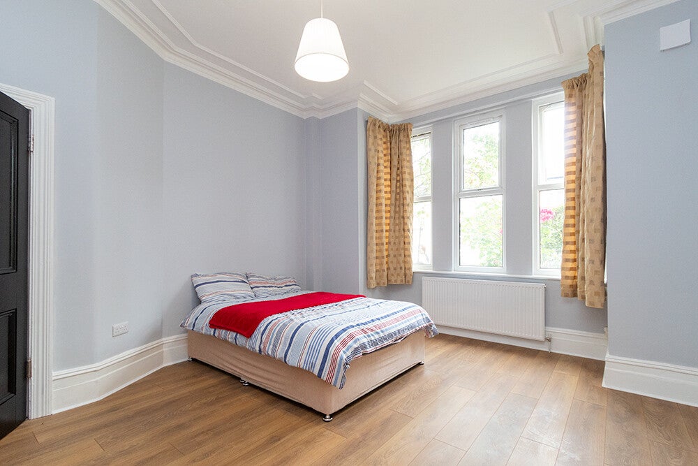 Flat Talbot Road in Greater London