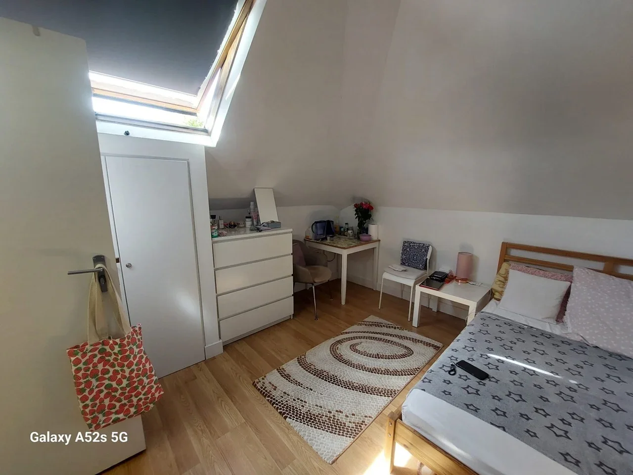 Flat Garratt Road in Greater London