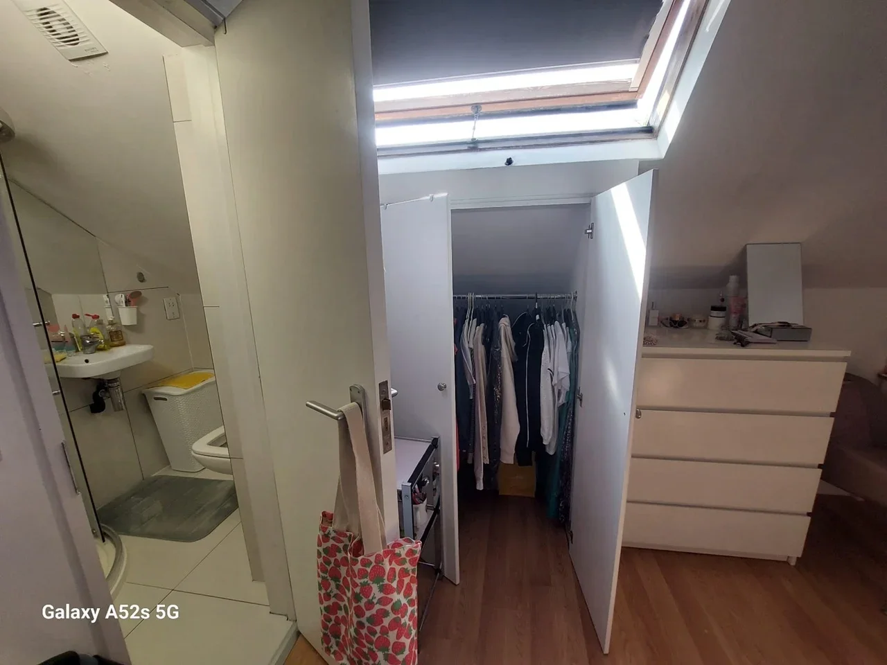 Flat Garratt Road in Greater London