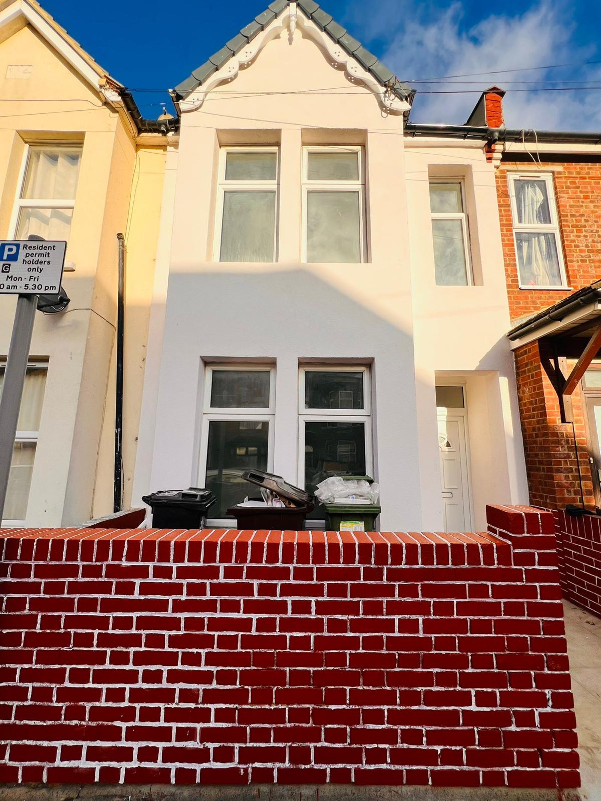 House Glenny Road in Greater London