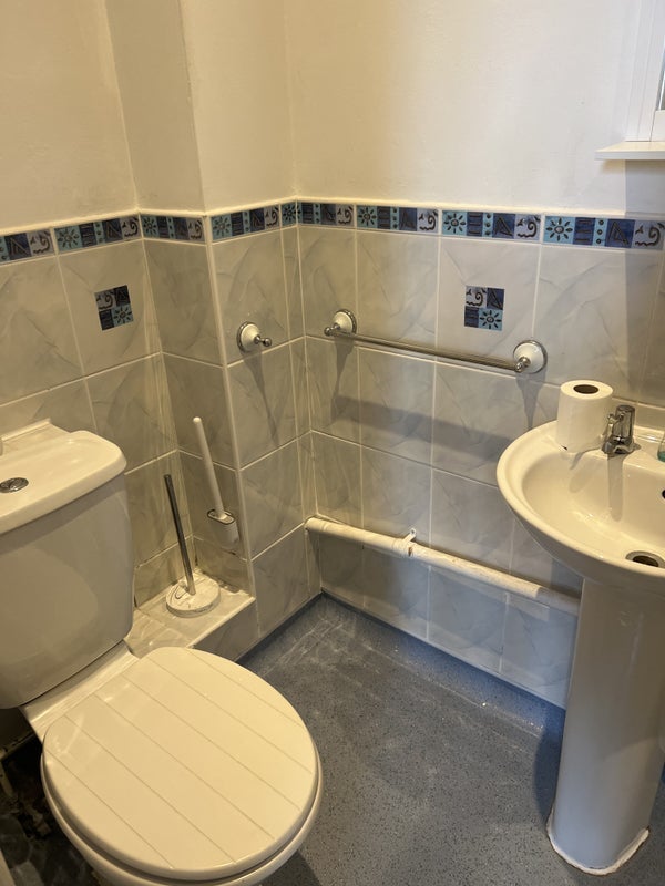 Room Victoria Crescent in Poole