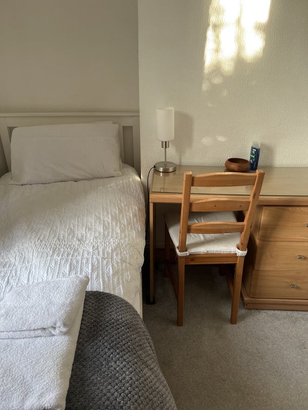 Room Victoria Crescent in Poole