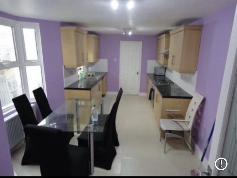 Room Westbury Road in Greater London