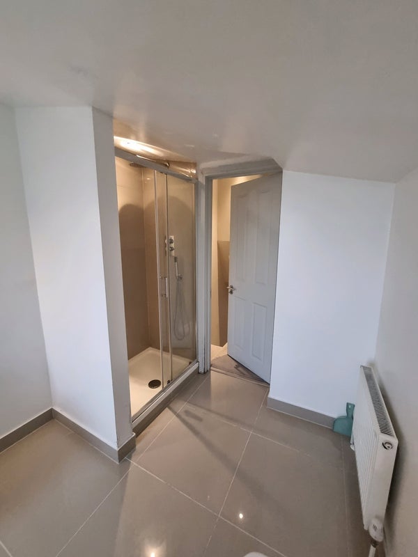 Room Trevelyan Road in Greater London