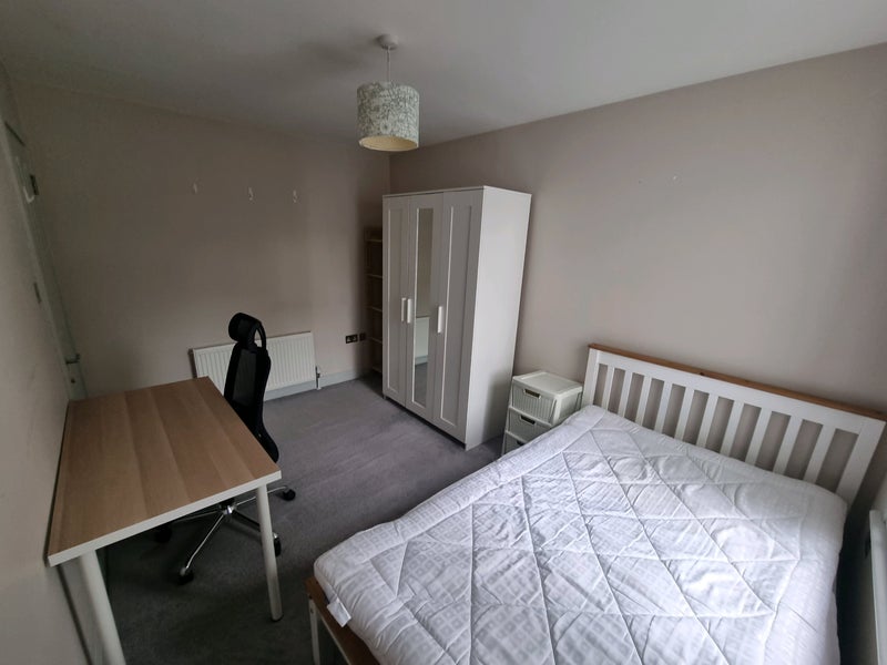 Room Trevelyan Road in Greater London