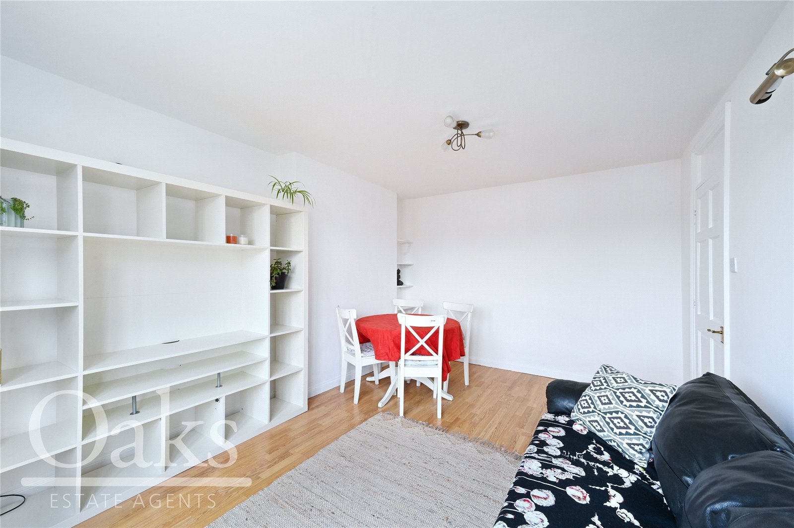 Flat Upper Tulse Hill in Greater London