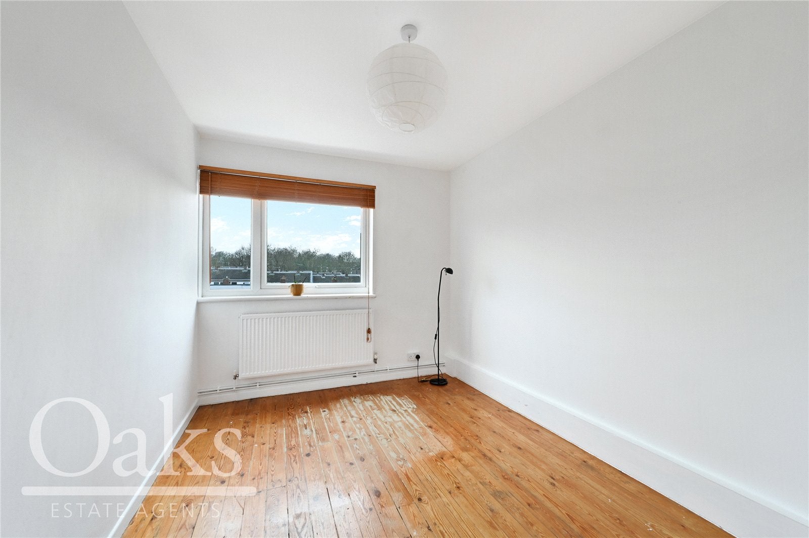 Flat Upper Tulse Hill in Greater London