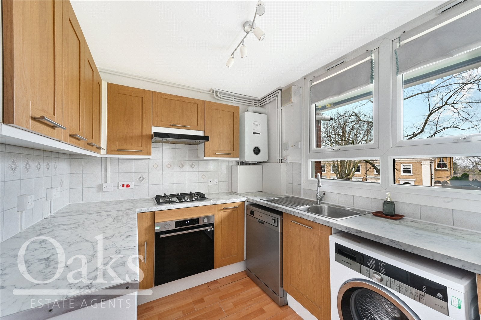 Flat Upper Tulse Hill in Greater London