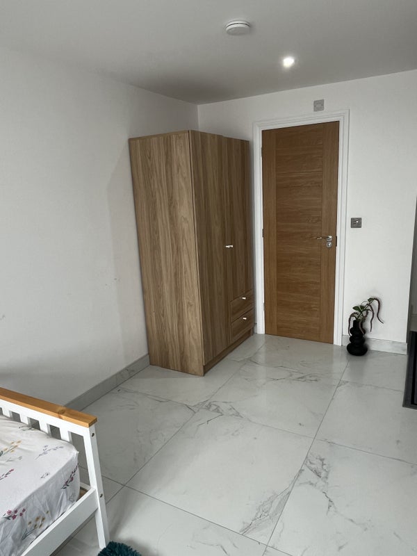 Flat Seacourt Road in Slough