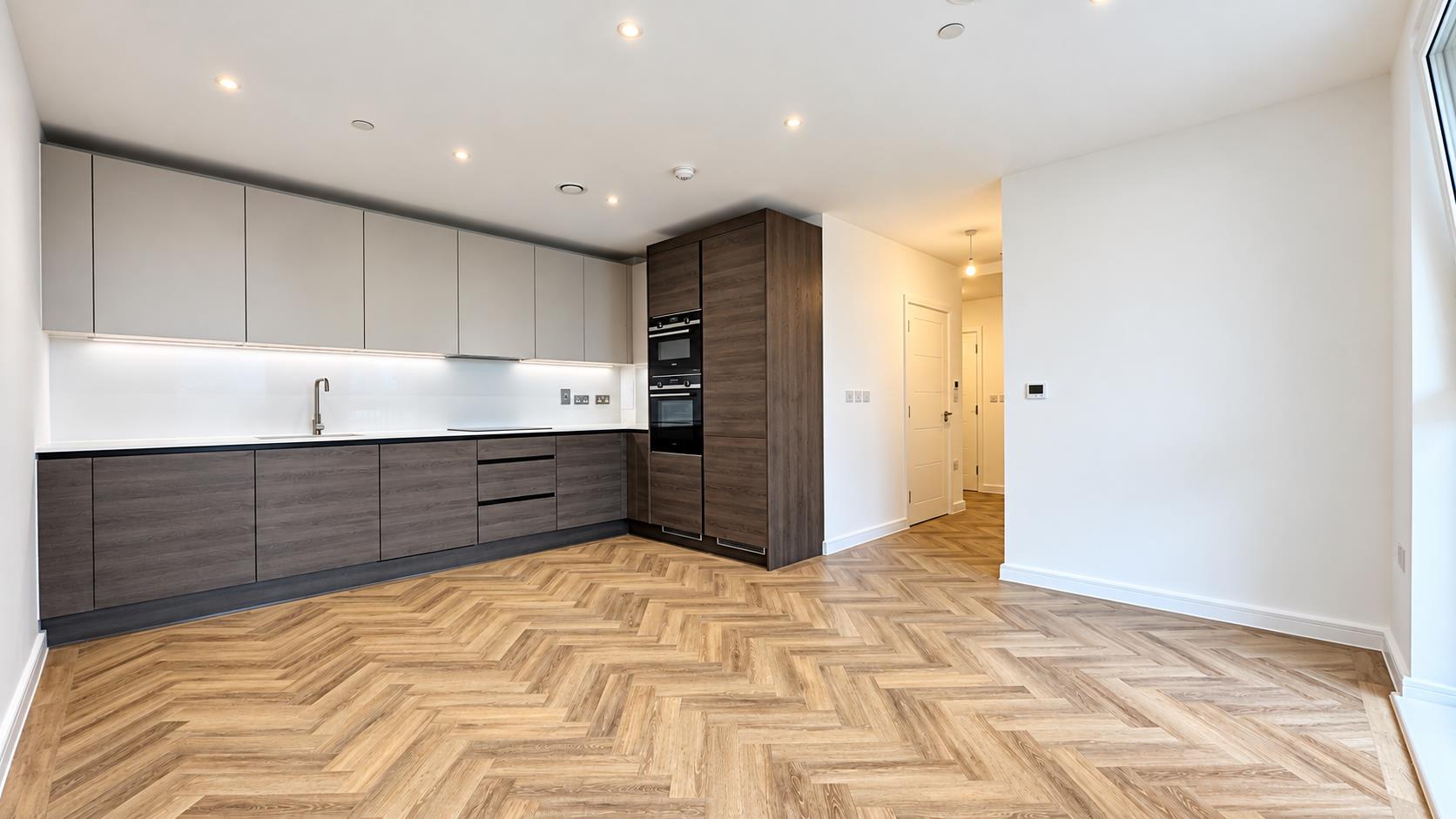 Flat Denmark Road in Greater London