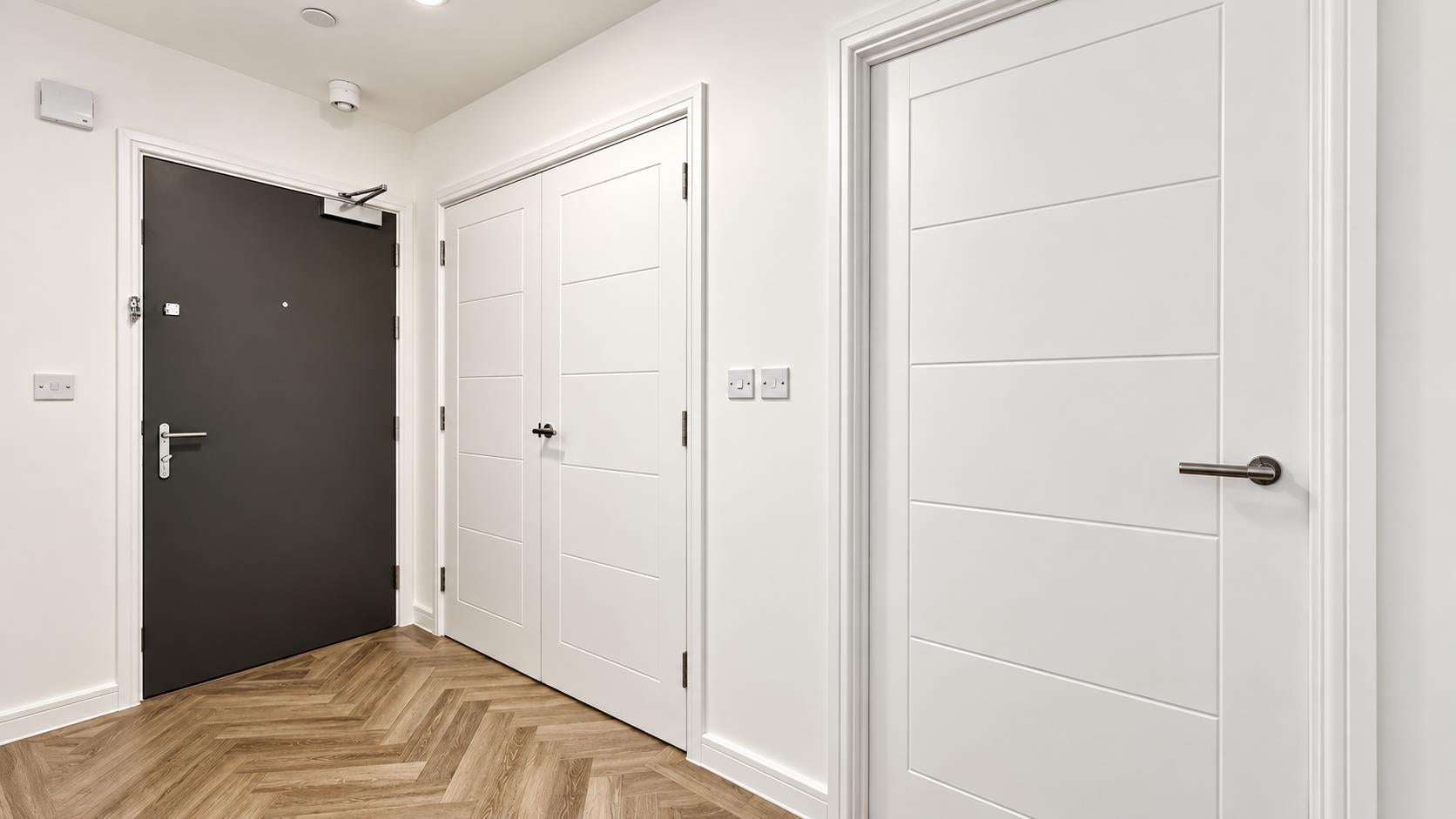 Flat Denmark Road in Greater London