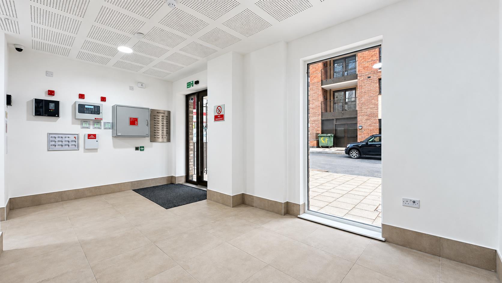 Flat Denmark Road in Greater London