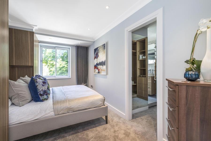 Flat Montrose Court in City of Westminster