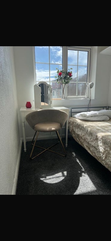 Room Donnybrook Road in Greater London