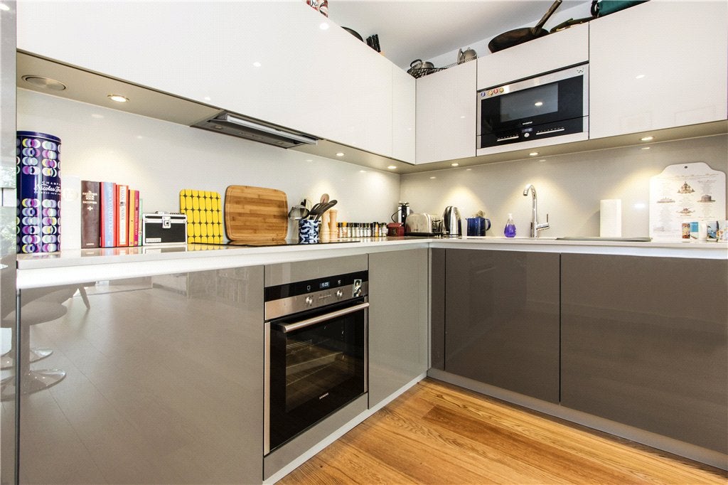 Flat Sidmouth Street in Greater London
