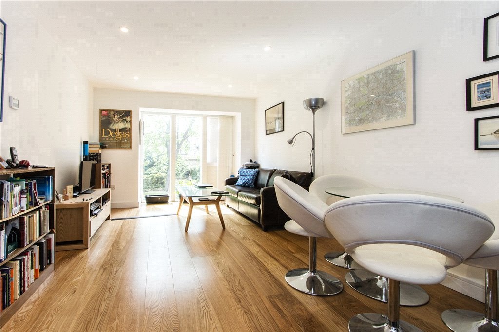 Flat Sidmouth Street in Greater London
