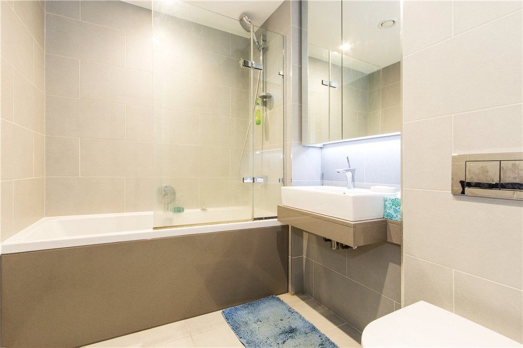 Flat Sidmouth Street in Greater London