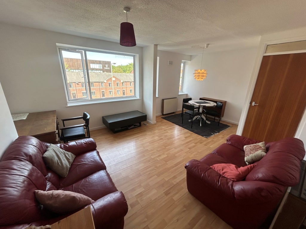 Flat Melville Place in Liverpool