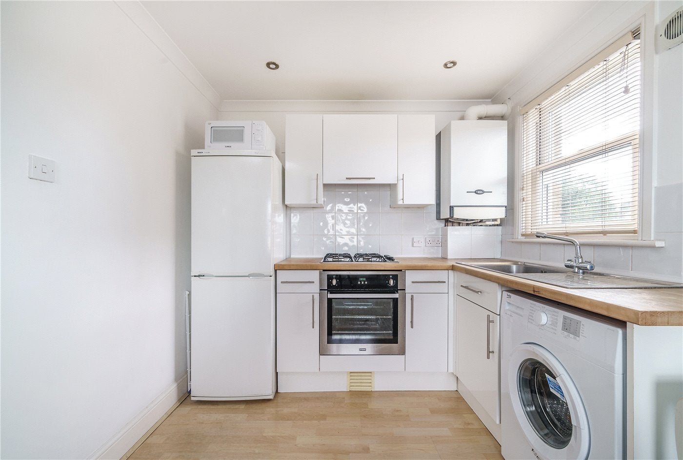 Flat Barry Road in Greater London