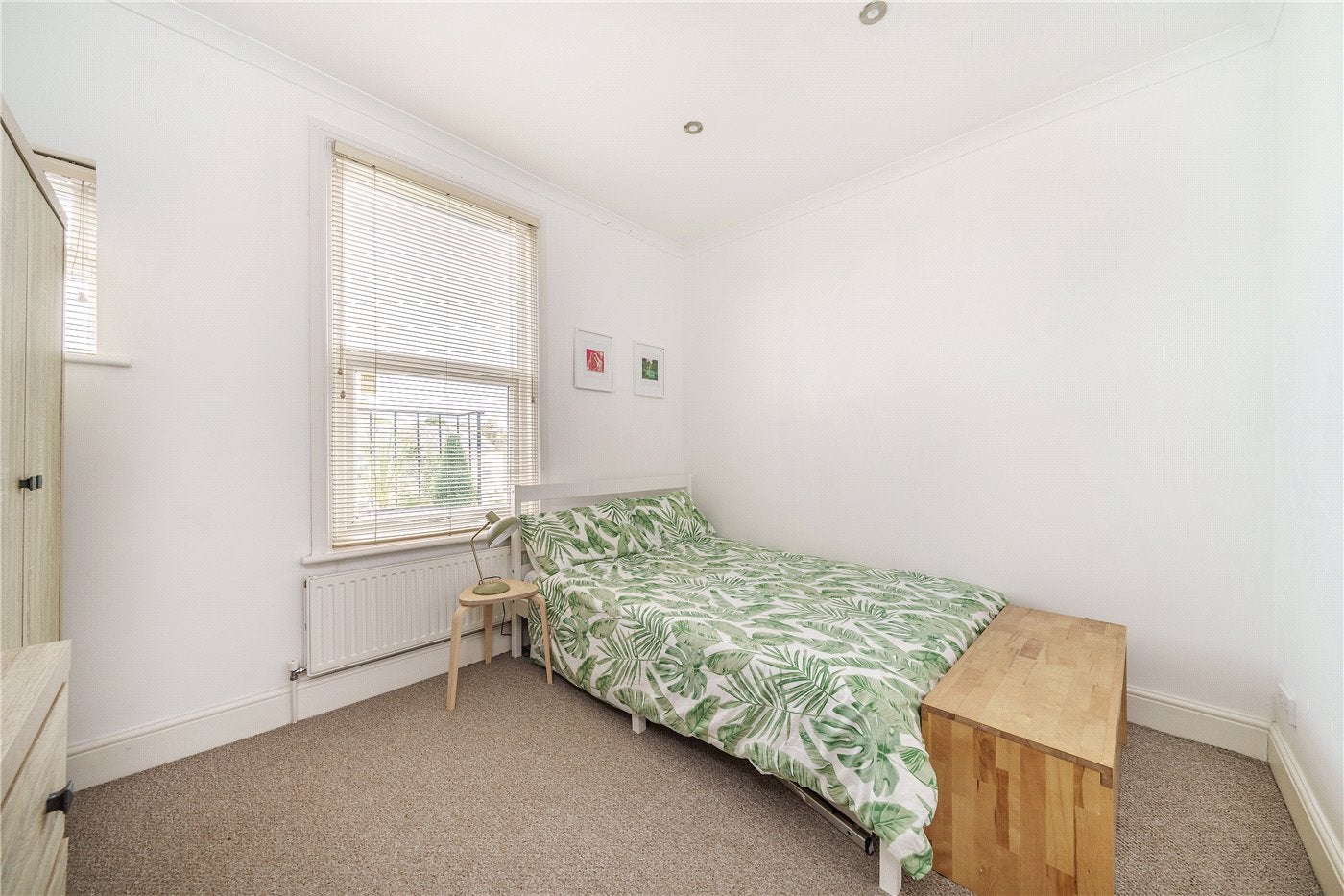Flat Barry Road in Greater London