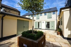 House Maidenhead Yard in East Hertfordshire