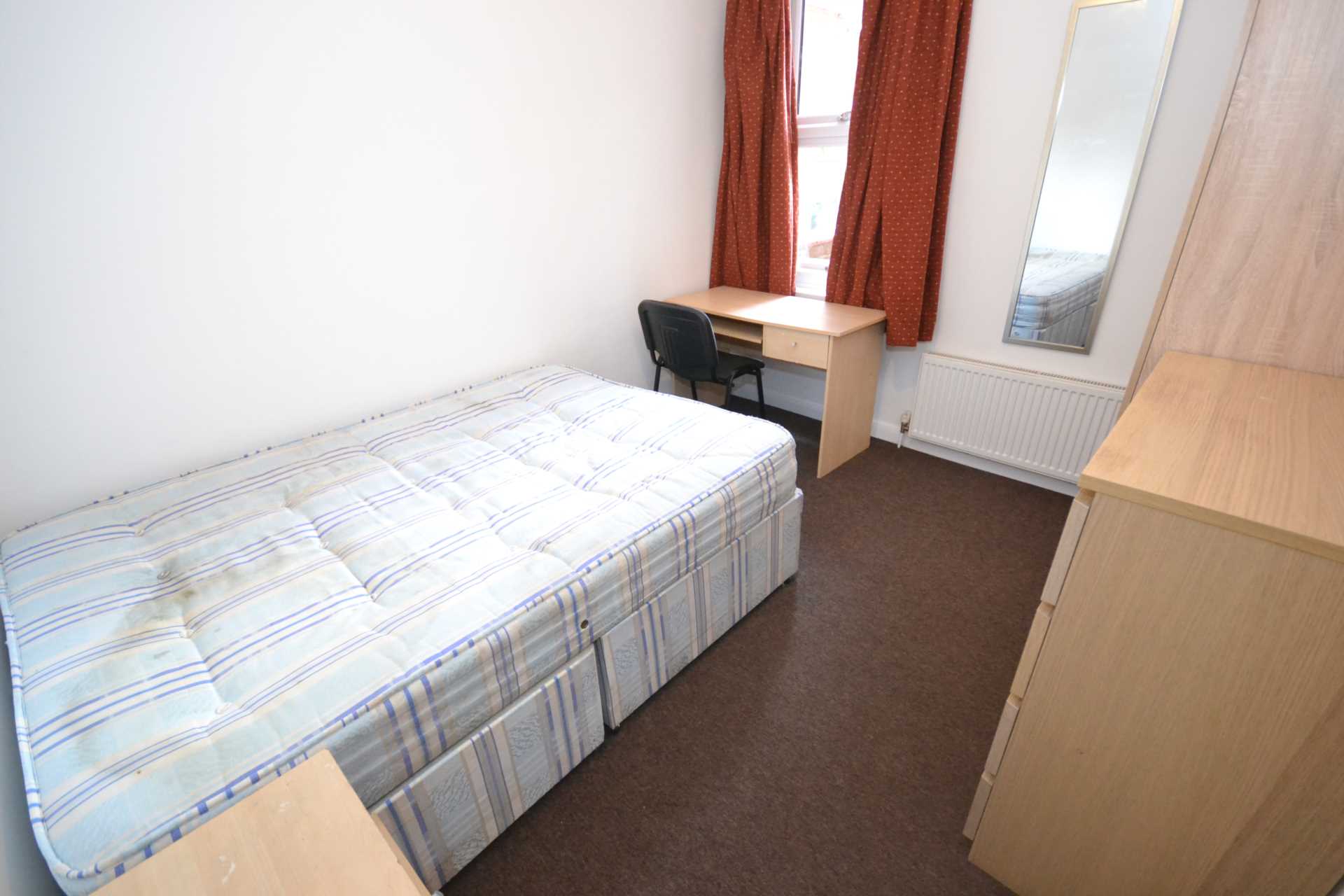 Flat Swainstone Road in Reading