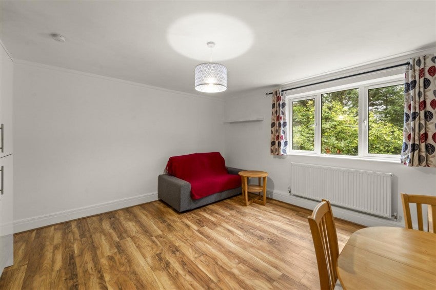 Flat Ashton Lane in Trafford