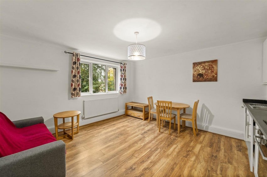 Flat Ashton Lane in Trafford