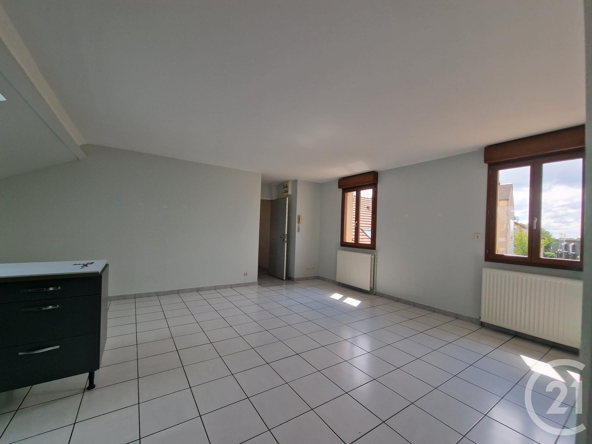 Flat Rue Du Pressoir in Châteauneuf-Val-de-Bargis