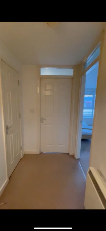 Room Westferry Road in Greater London