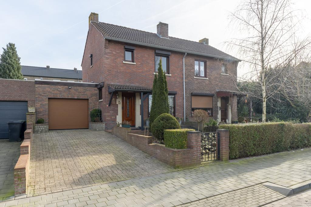 Huis Dorpstraat 32 in Buchten