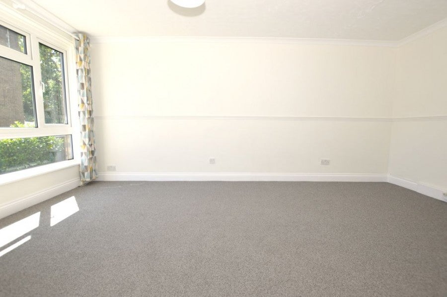 Flat Tudor Court in Tunbridge Wells