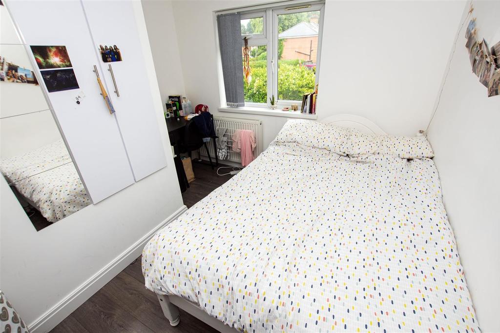 Flat Poole Crescent in Birmingham