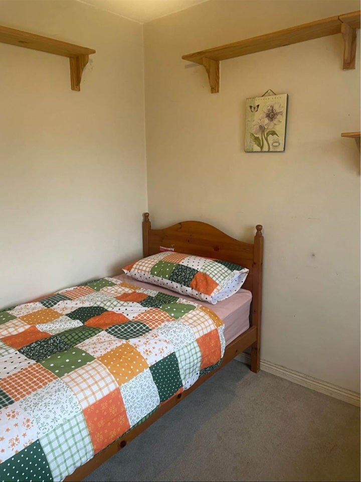 Room Leas Close in Greater London
