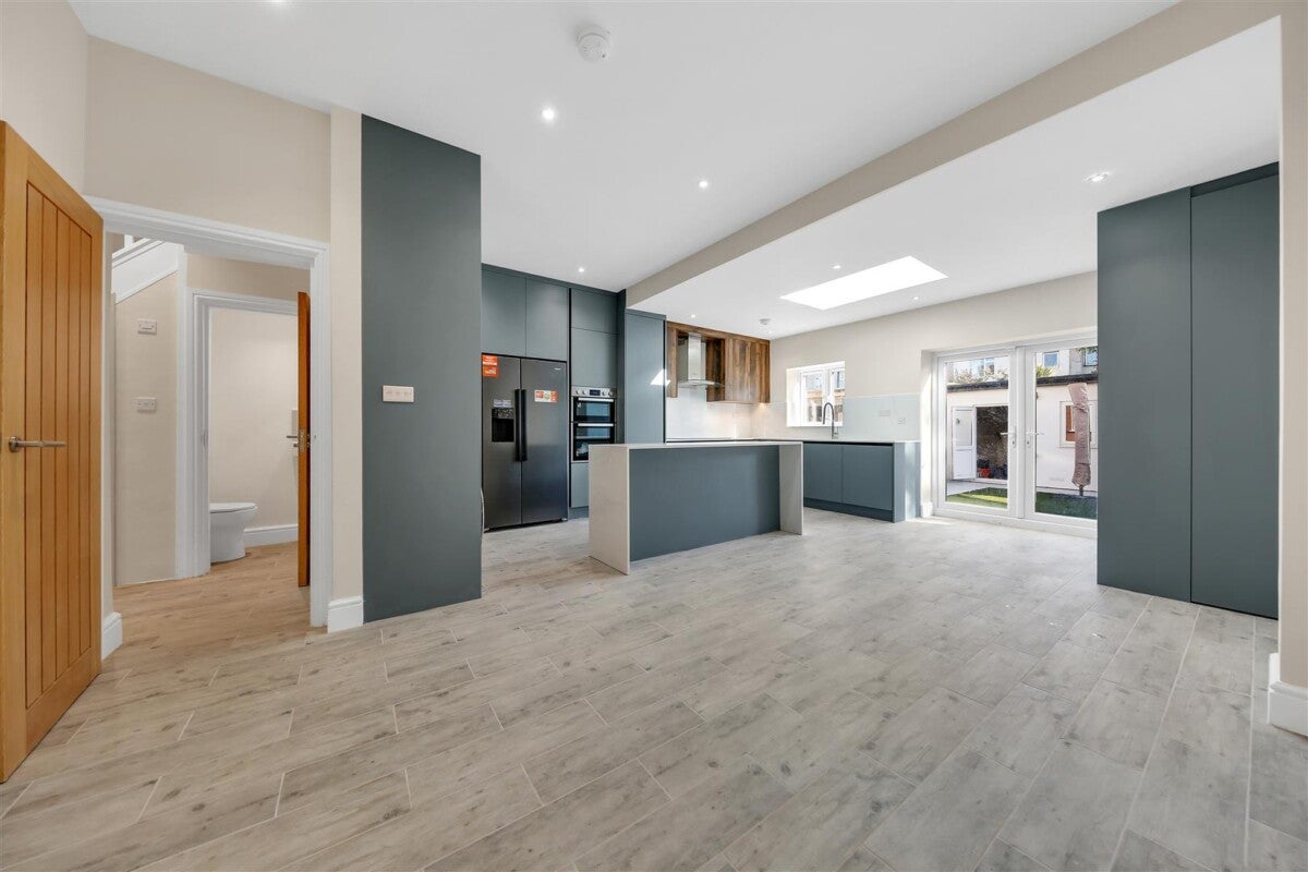 House Mighell Avenue in Greater London
