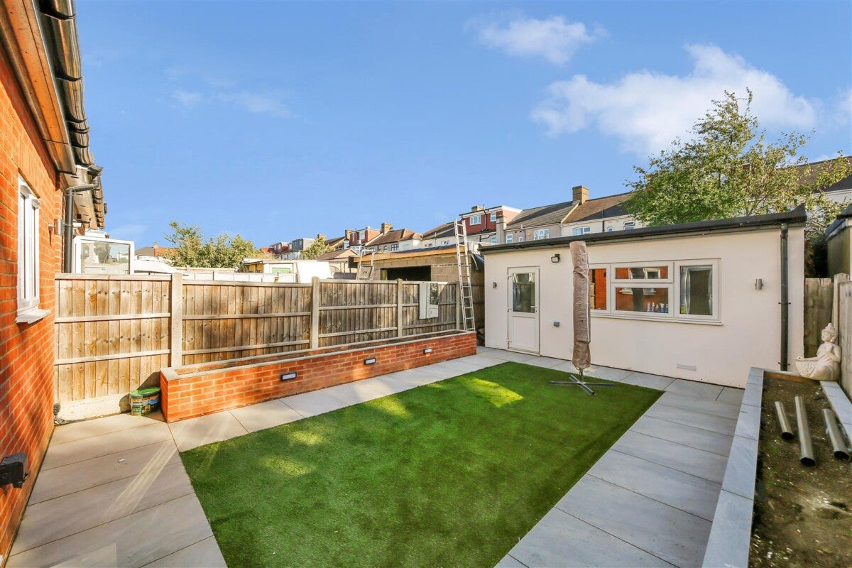 House Mighell Avenue in Greater London