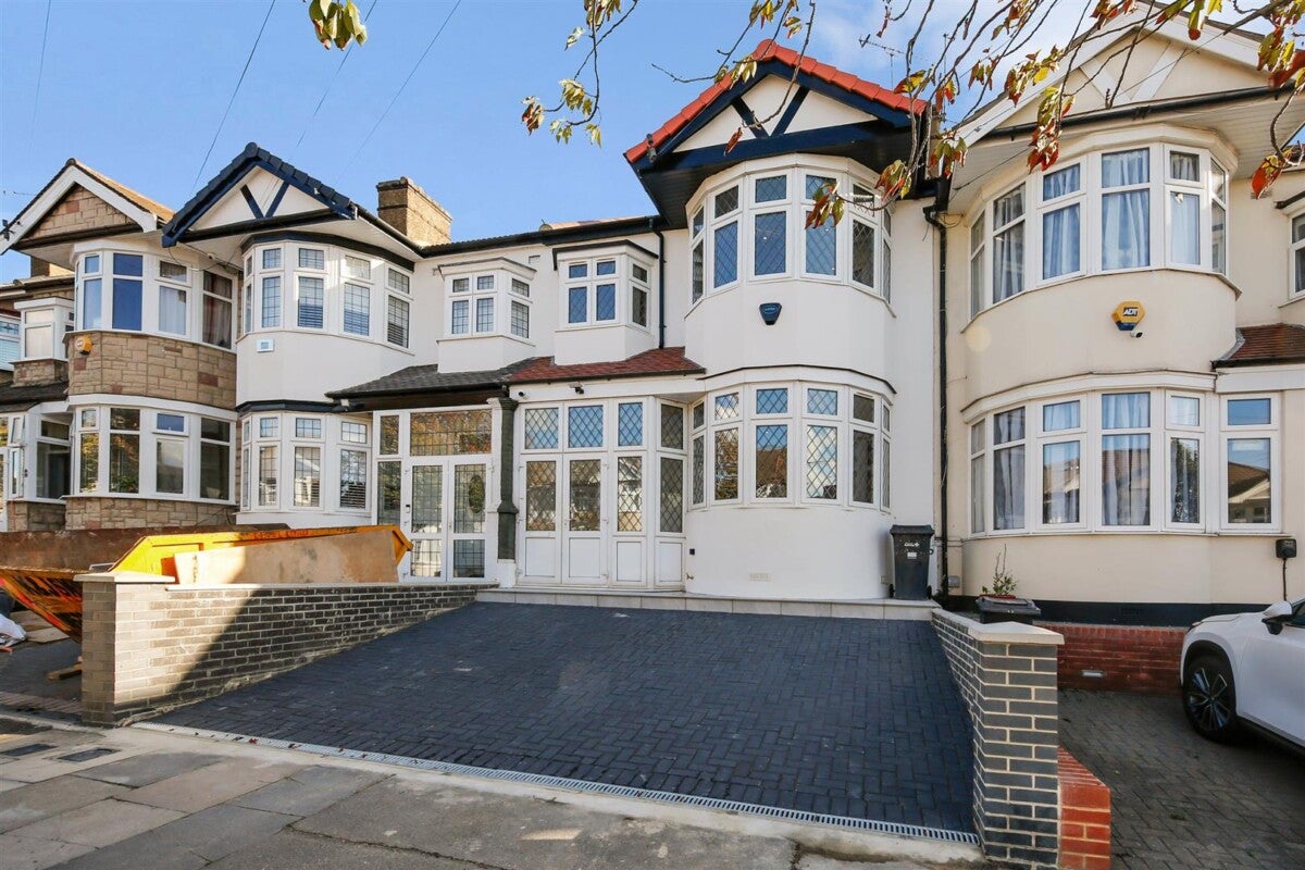 House Mighell Avenue in Greater London