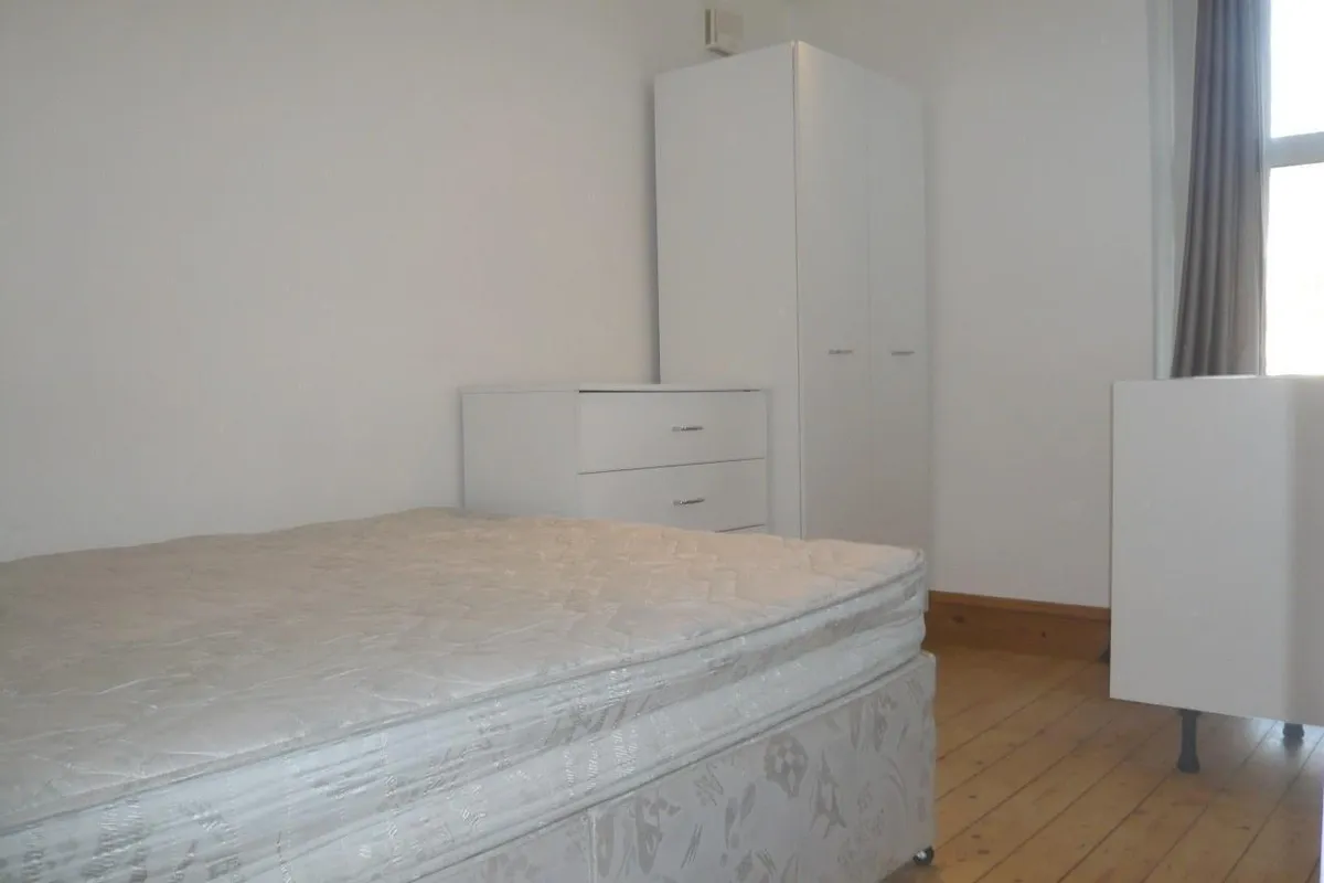 Flat Wellesley Road in Greater London