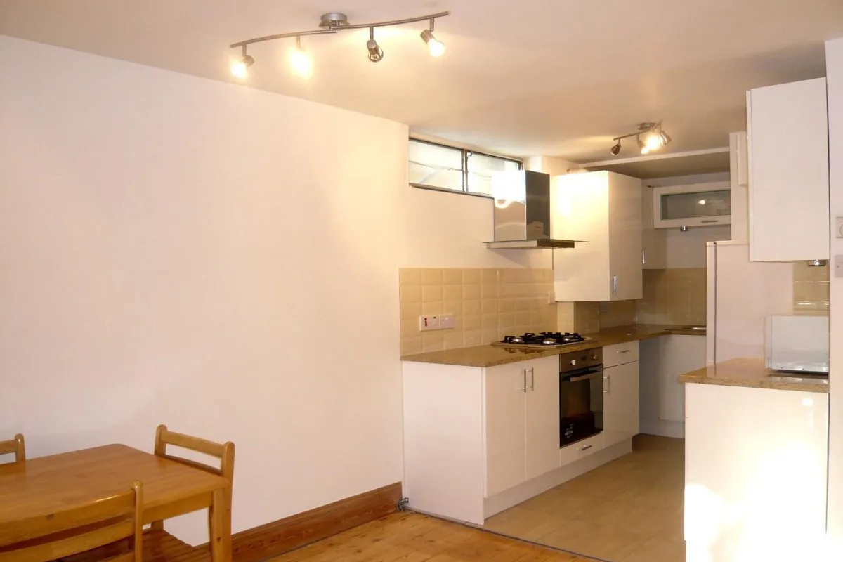Flat Wellesley Road in Greater London