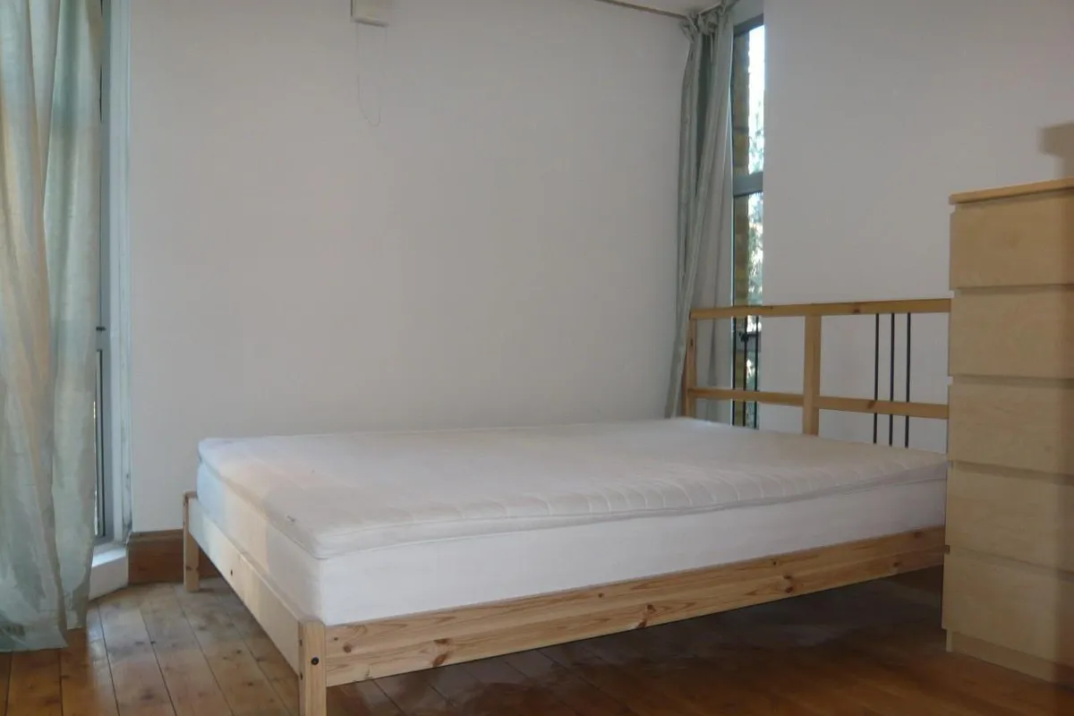 Flat Wellesley Road in Greater London