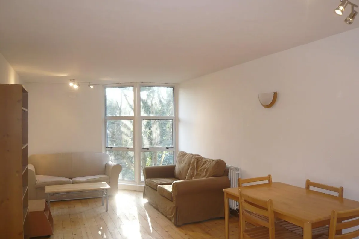 Flat Wellesley Road in Greater London
