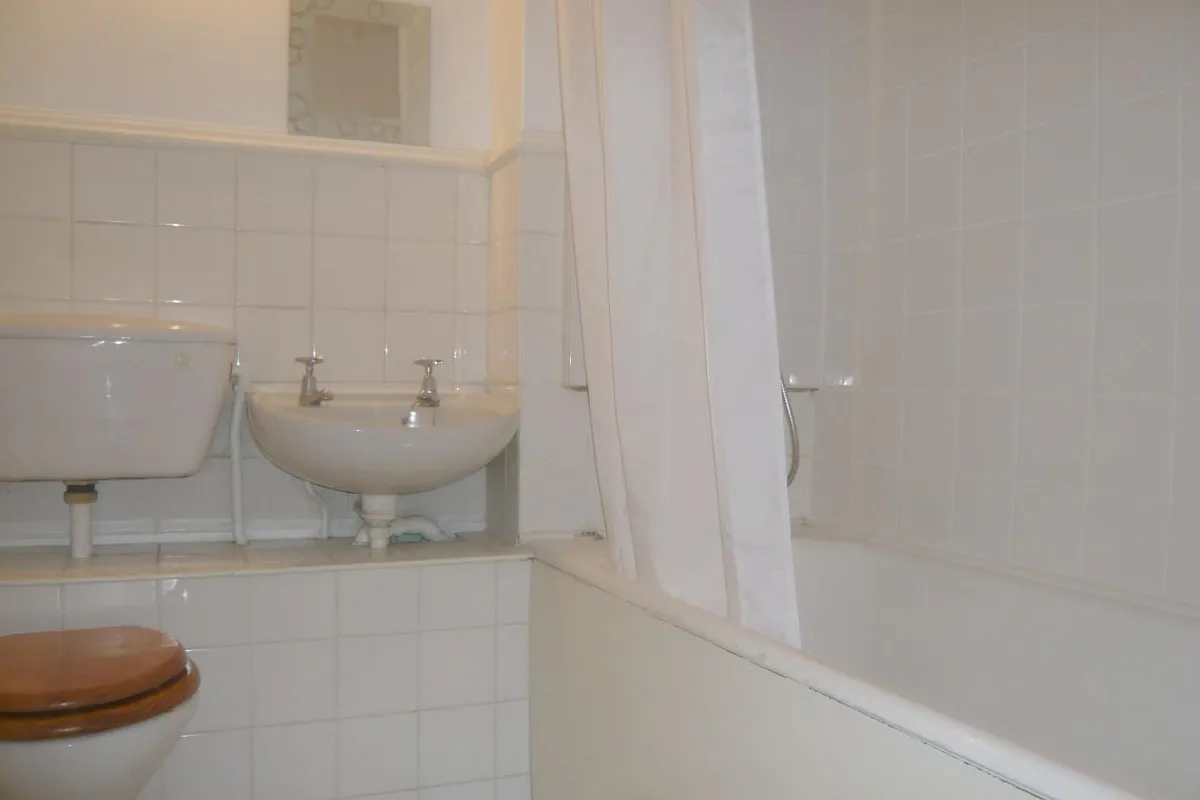 Flat Wellesley Road in Greater London