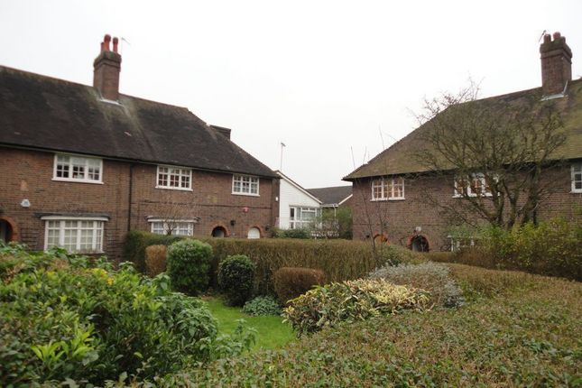 Flat Prospect Place in Greater London