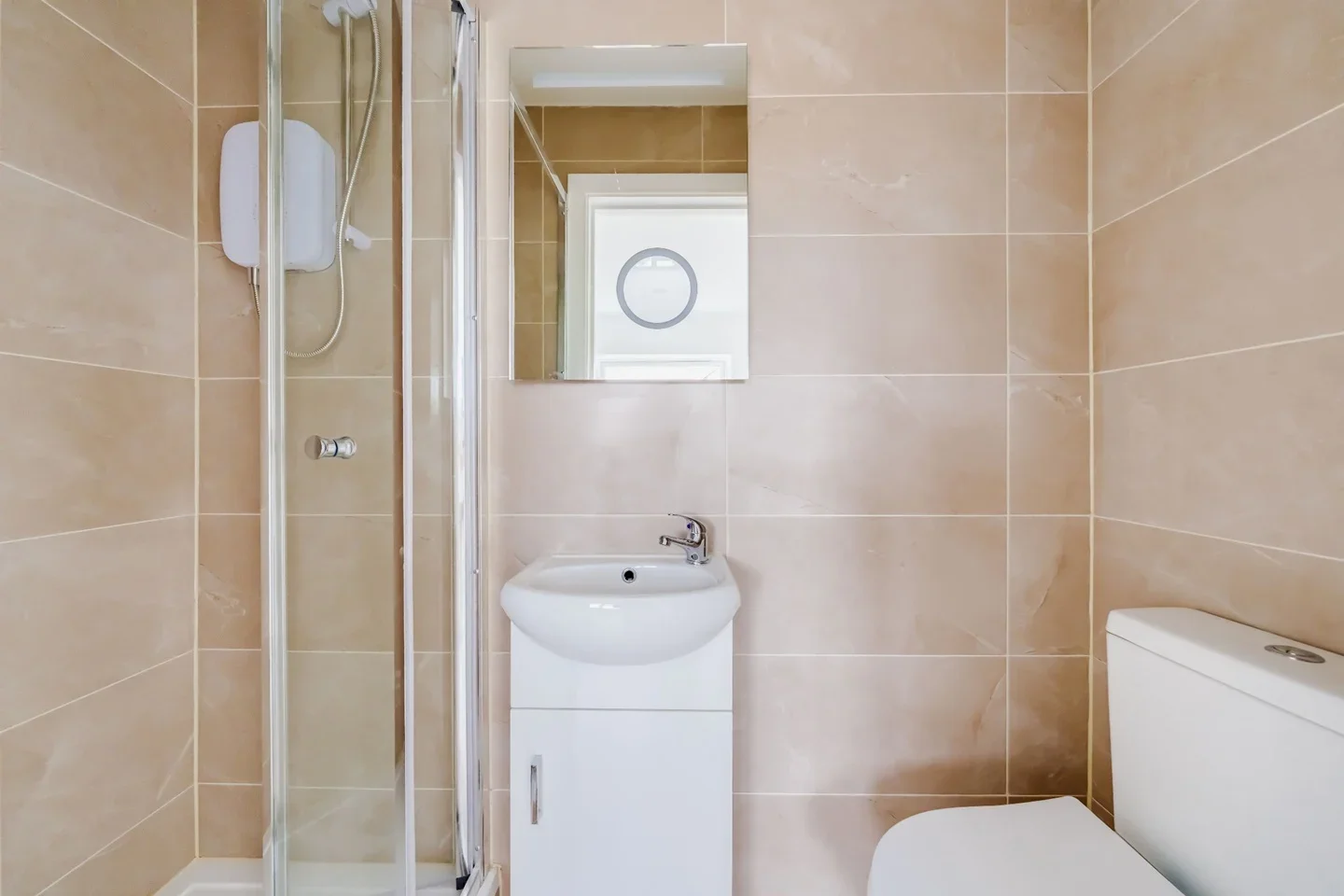 Room Northwood Way in Greater London