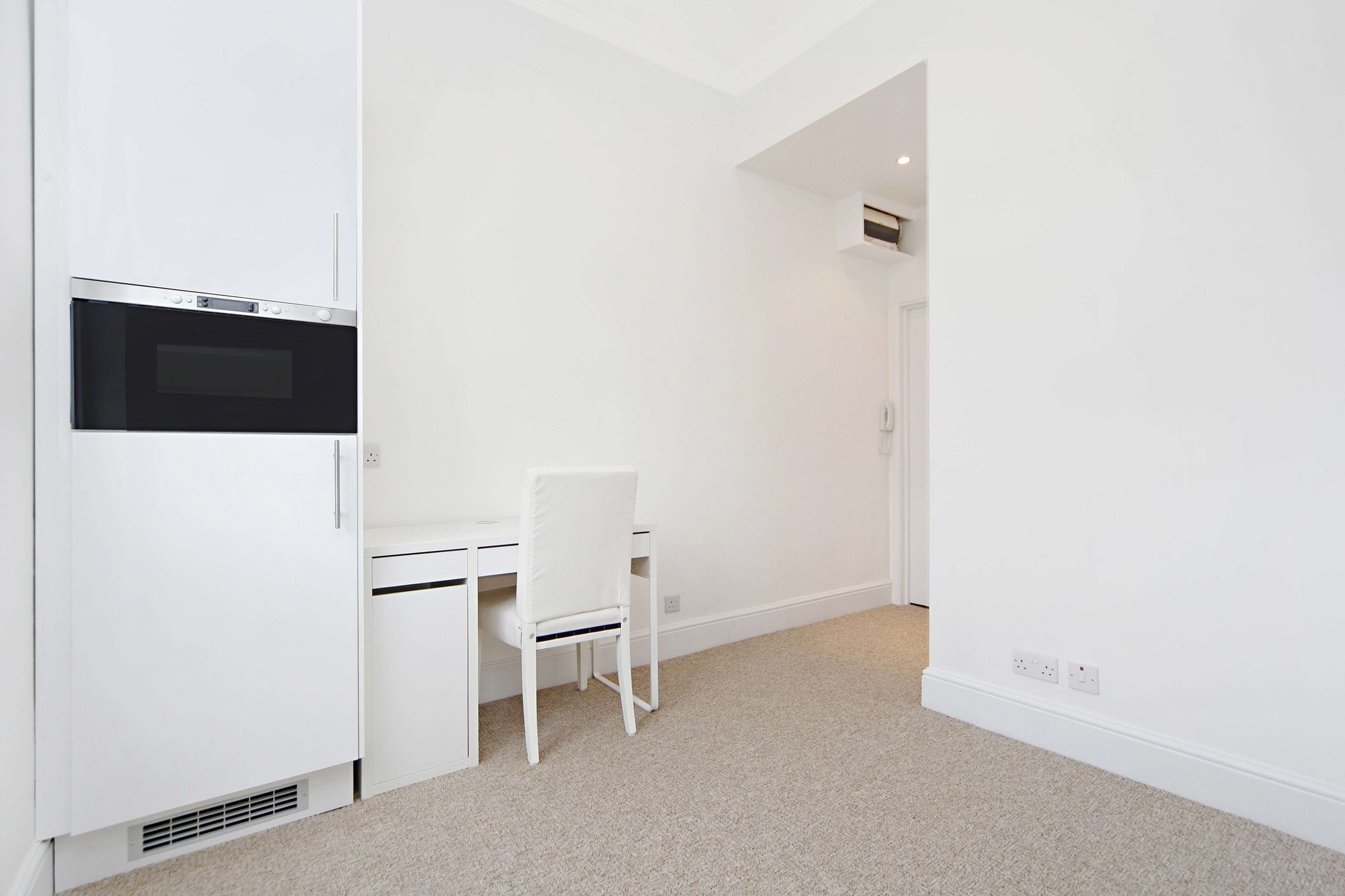Flat Queen's Gate Place Mews in Greater London