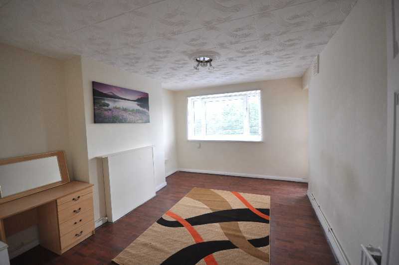 Flat Whitmore Road in Greater London