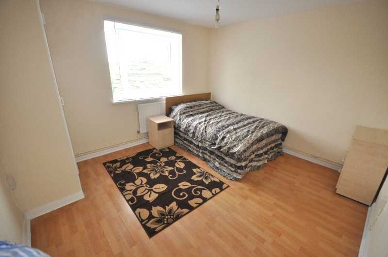 Flat Whitmore Road in Greater London